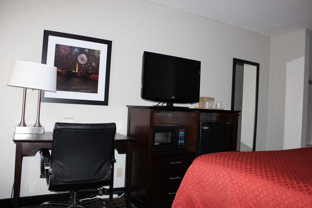 Quality Inn Near Potomac Mills Woodbridge Exterior foto